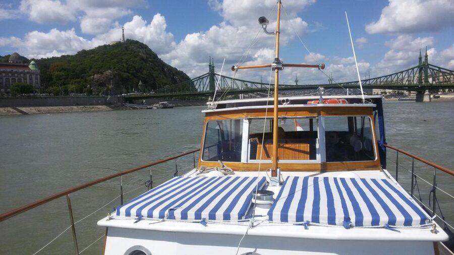 Budapest: Private Danube Yacht Cruise with Welcome Drink - What $972 means for your group