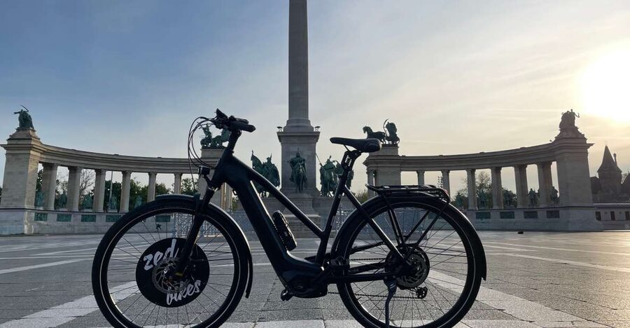 Budapest: Private E-Bike Sightseeing Tour - St. Stephen’s Basilica and the four-hour route
