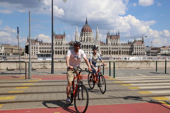 Budapest: Private Fahrradtour - optional mit E-Bikes - Parliament and the Best Danube Views