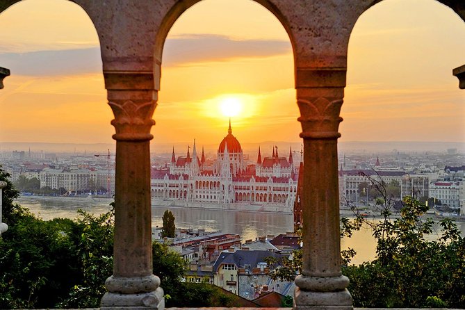 Budapest Private Full Day City Tour with a comfortable air -conditioned car - Gellert Hill and Budapest’s bath tradition