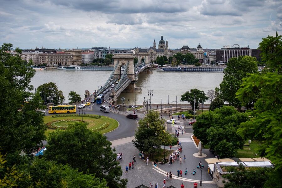 Budapest: Private Luxury Sightseeing Tour - Central Market Hall and the Jewish Quarter
