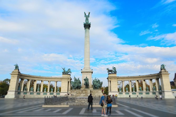 Budapest Private Luxury Sightseeing Tour with Guide and Transport - St. Stephen’s Basilica and the Jewish Quarter