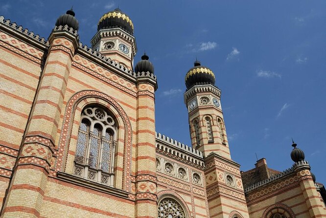 Budapest Private Luxury Sightseeing Tour with Guide and Transport - Buda Castle, Trinity Square, and Matthias Church
