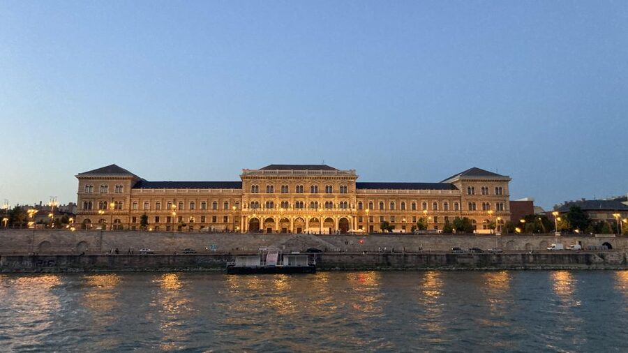 Budapest: Private Sightseeing Tour by car - Castle Hill gives you Budapest’s old center