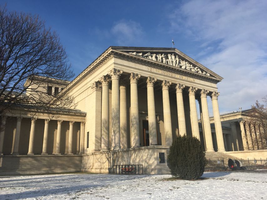 Budapest: Private Sightseeing Walking Tour with Local Guide - Why this four-hour walk works well in Budapest