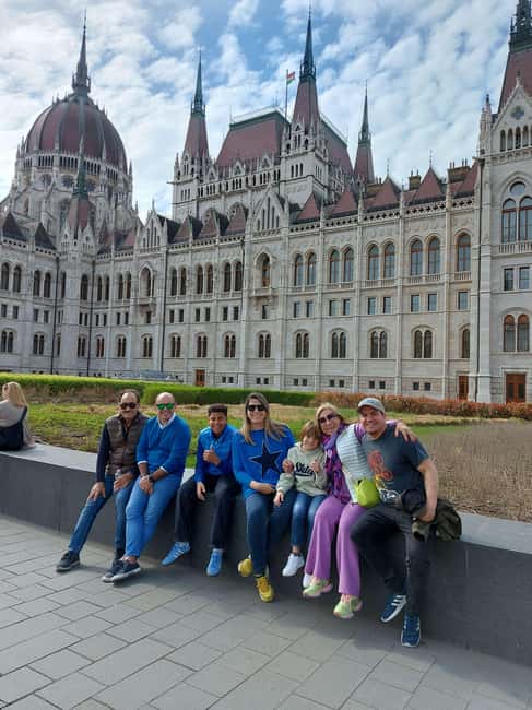 Budapest: Private Tour with a Local - The guide’s style and language options