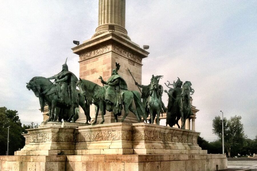 Budapest: Private Walking Tour in the Pest Side - Downtown Pest and the Danube promenade