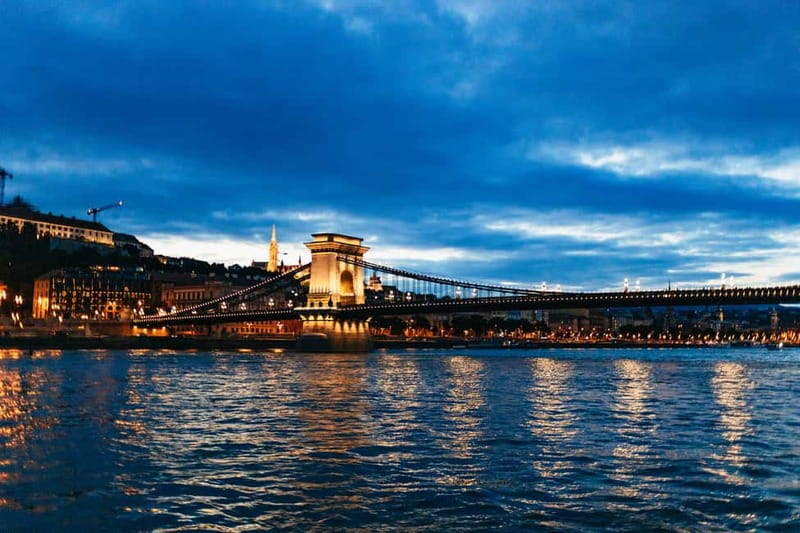 Budapest: Prosecco Dinner Cruise with Live Music - A four-course dinner with a Hungarian accent