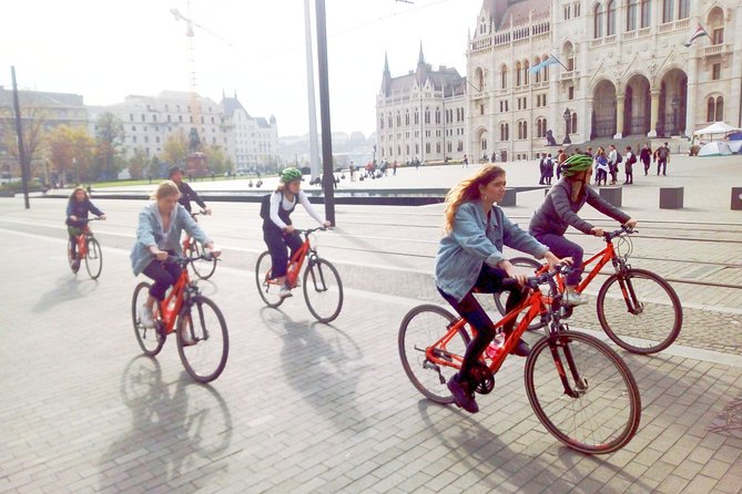Budapest relaxed bicycle tour at sunset - Margaret Island, Budapest’s long green pause