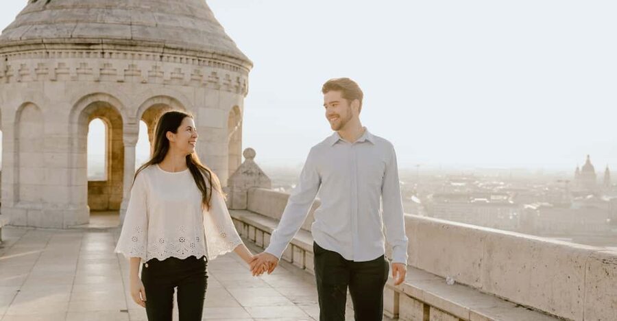 Budapest: romantic photoshoot at Buda's iconic sightseeings - Fishermans Bastion and the first portraits