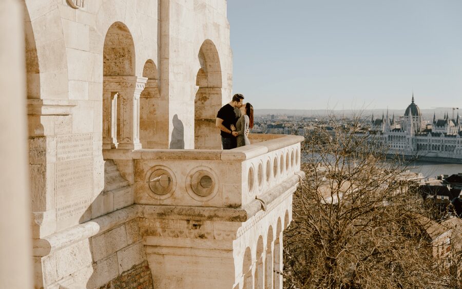 Budapest: romantic photoshoot at Buda's iconic sightseeings - Cobblestone streets and quieter corners