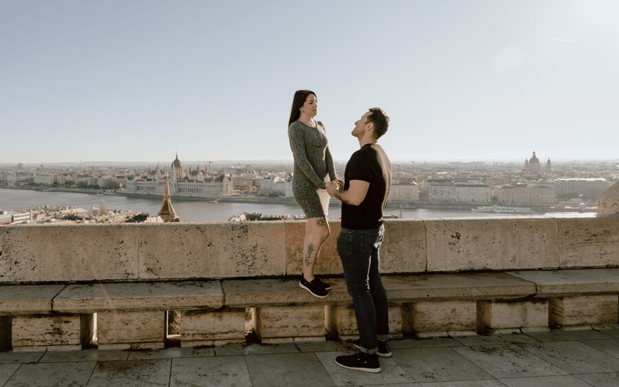 Budapest: romantic photoshoot at Buda's iconic sightseeings - A 45-minute session that stays focused