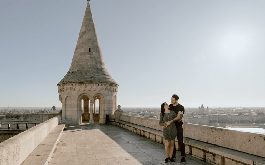 Budapest: romantic photoshoot at Buda's iconic sightseeings - Ritas calm direction matters