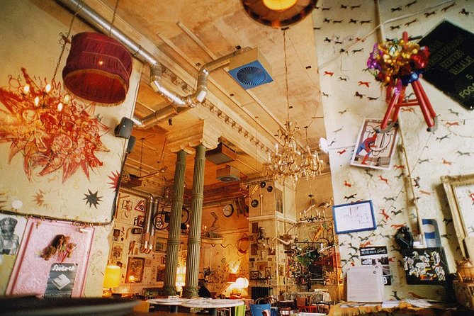 Budapest Ruin Bars Evening Walking Tour with Drinks & Street Food - Street art and the Jewish District between bar stops