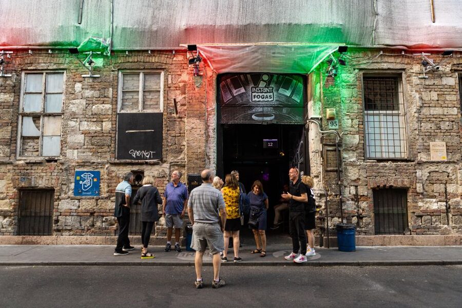 Budapest: Ruin Bars Walking Tour with Drinks and Snacks - Who will enjoy this evening walk?