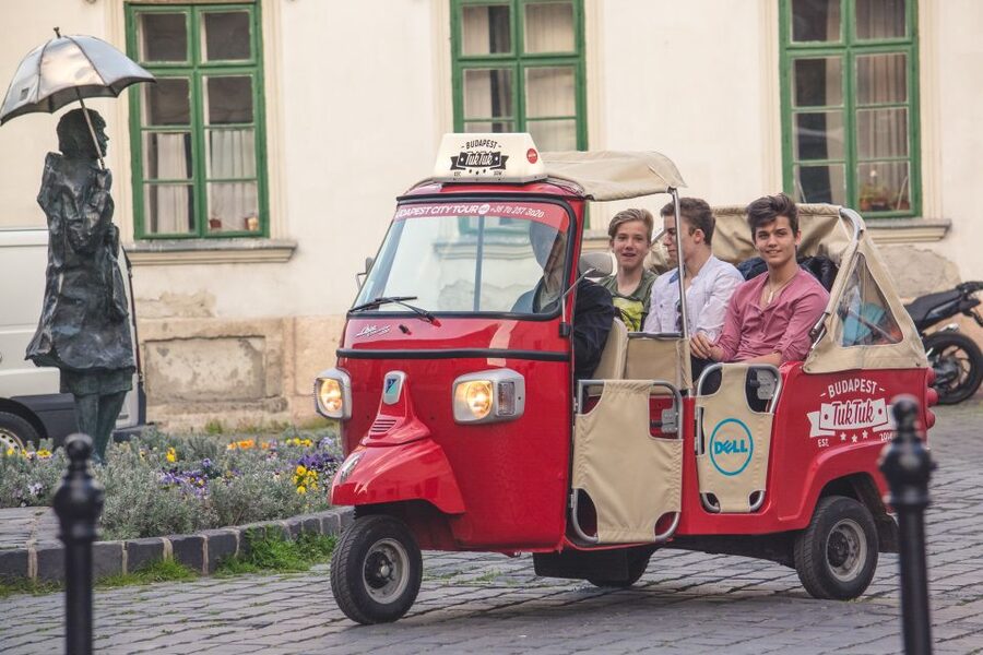 Budapest: Scenic Tuk Tuk Tour - Castle Garden Bazaar and the Buda side