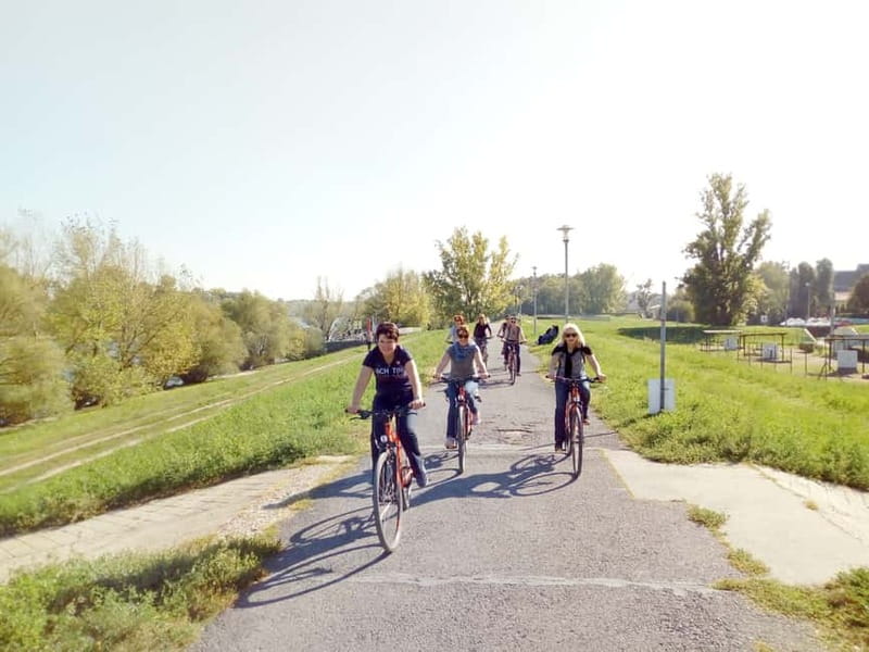 Budapest: Self-Guided Bike Tour to scenic Szentendre - Budapest sights before the trail begins