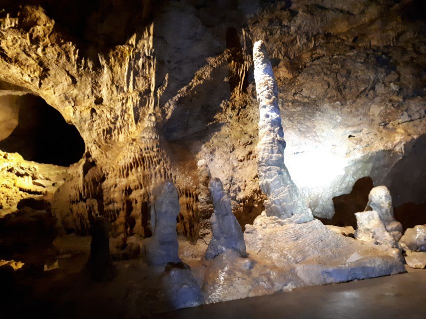 Budapest: Semlő-hegyi & Pál-völgyi Caves Guided Walking Tour - Pál-völgyi Cave Adds the Adventure