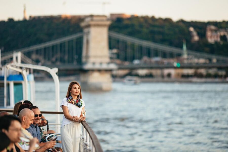 Budapest: Sightseeing Cruise on the Danube - Boarding at Akadémia 2 ponton