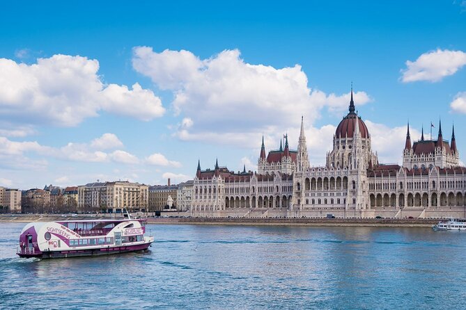 Budapest Sightseeing with Drink Included - Passing under the Chain Bridge