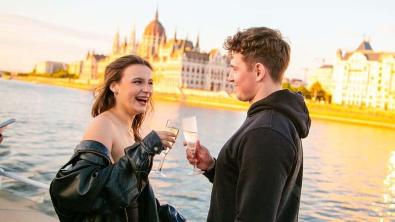 Budapest: Sip and Sail River Cruise with Unlimited Prosecco - Quick points before you book