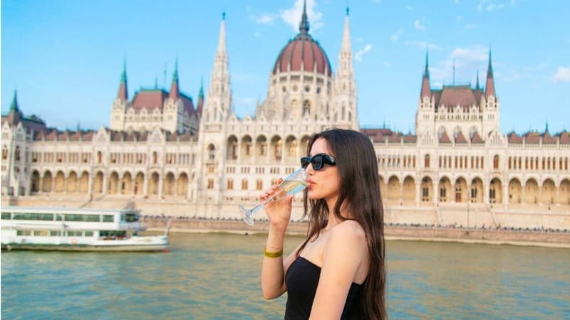 Budapest: Sip and Sail River Cruise with Unlimited Prosecco - What kind of Budapest cruise is this?