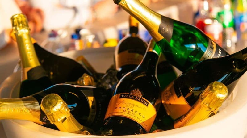 Budapest: Sip and Sail River Cruise with Unlimited Prosecco - Parliament to Margaret Island