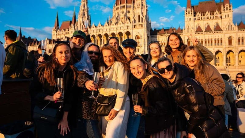 Budapest: Sip and Sail River Cruise with Unlimited Prosecco - Prosecco, cocktails, beer, and the bar queues