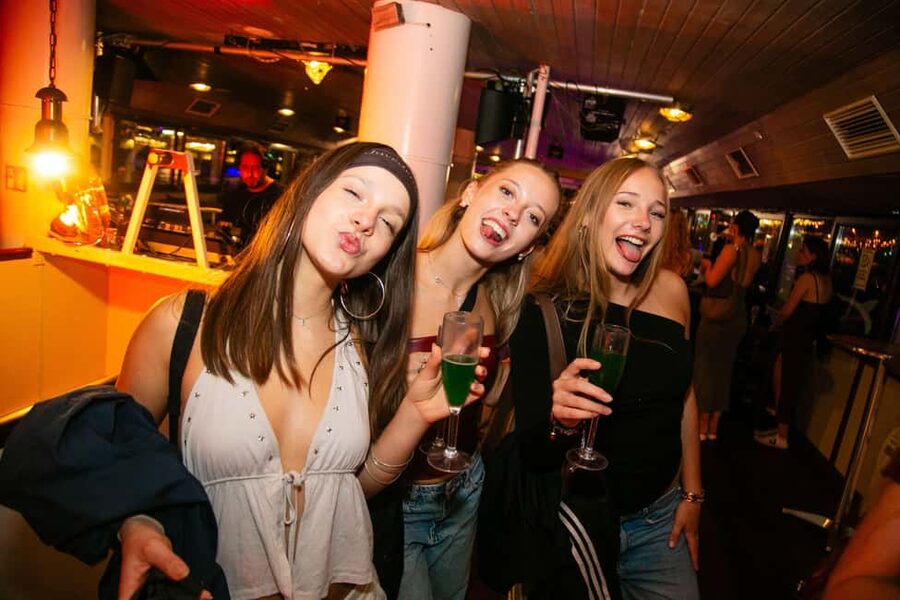 Budapest: Sip & Sail Danube Cruise with Prosecco Cocktails - What makes this Danube cruise worth considering