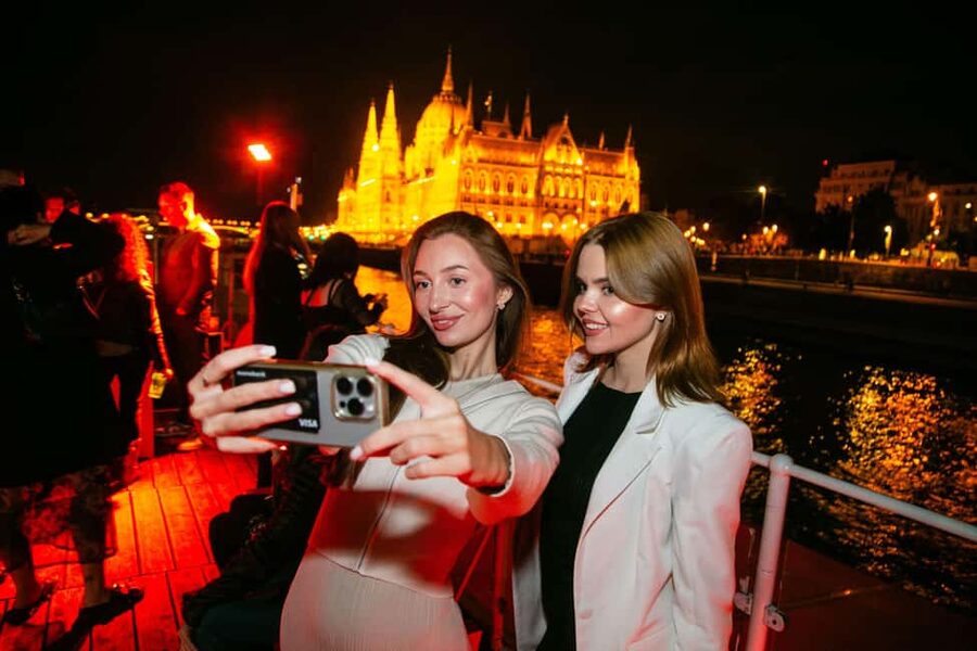 Budapest: Sip & Sail Danube Cruise with Prosecco Cocktails - Parliament and the northern stretch of the route