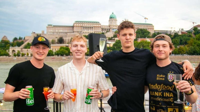 Budapest: Sip & Sail Danube Cruise with Unlimited Beer - Returning past Gresham Palace and Vigadó