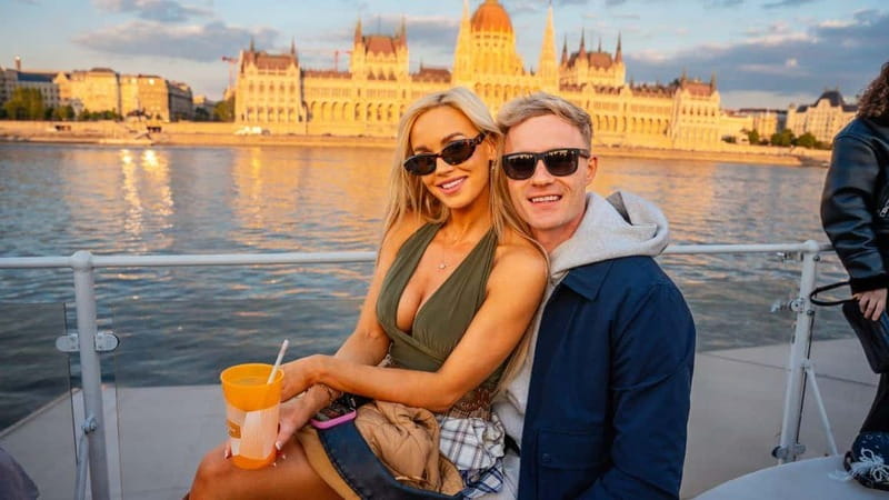 Budapest: Sip & Sail Danube Cruise with Unlimited Beer - Comfort, weather, and the right expectations