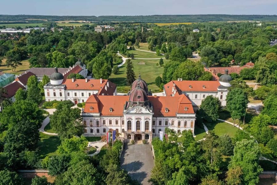 Budapest: Sisi Palace Tour with Cake & Coffee - Leaving Budapest in a private vehicle