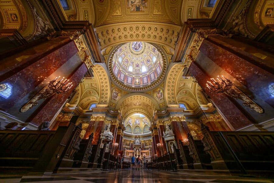 Budapest: St. Stephen's Basilica Entry with Terrace Option - The main church hall: give the interior time