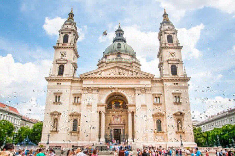 Budapest: St Stephen's Basilica Tour - Finding the guide beside the ticket office