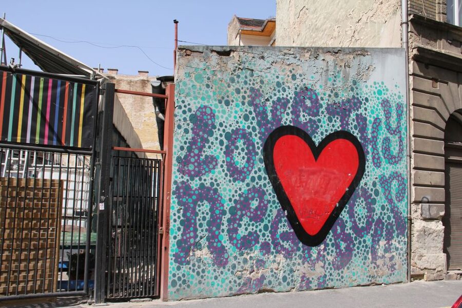 Budapest: Street Art Tour - Reading the Jewish Quarter one wall at a time