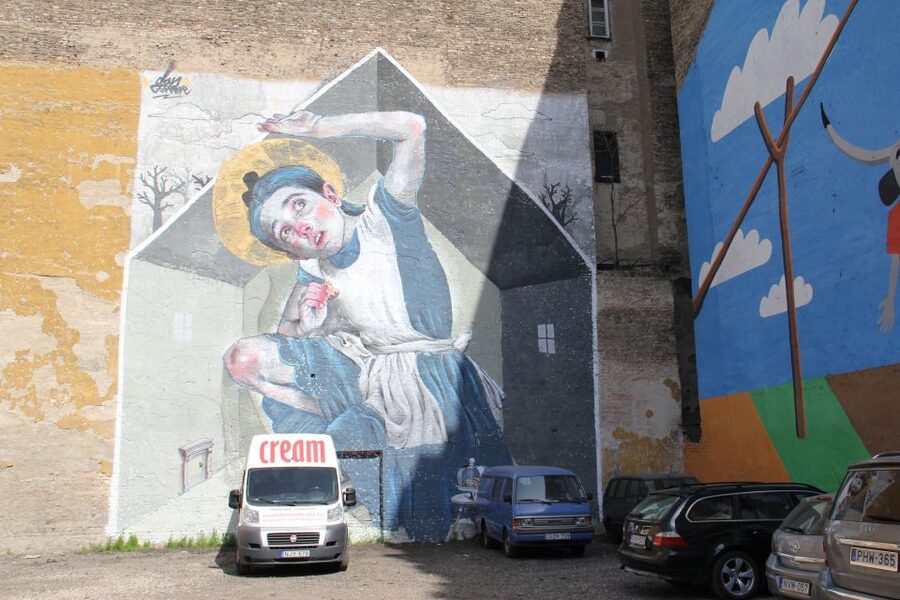 Budapest: Street Art Tour - The stories behind the murals