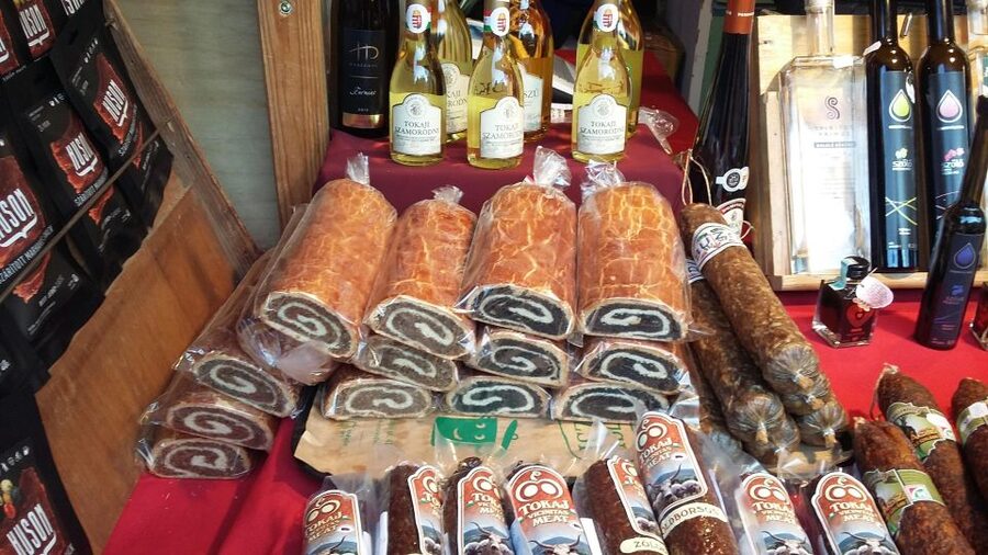 Budapest Streetfood Heaven: Tasting and Markets with a local - Why this Budapest food tour feels different