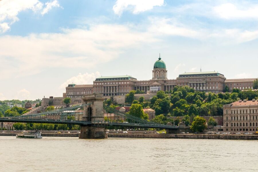 Budapest: Summer Brunch & Cruise with Prosecco or Cake - A Budapest morning that turns into a river tour