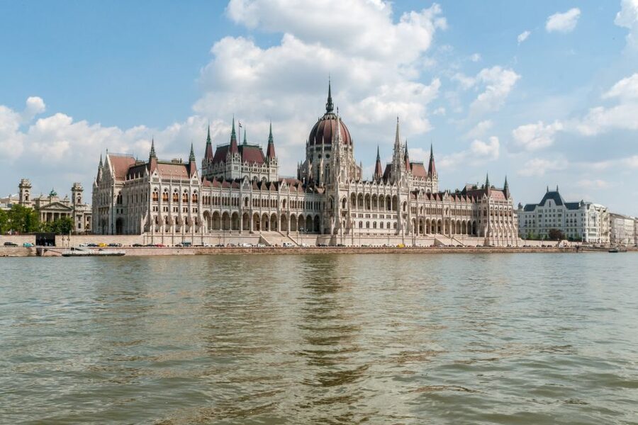 Budapest: Summer Brunch & Cruise with Prosecco or Cake - Boarding at Akademia dock 2