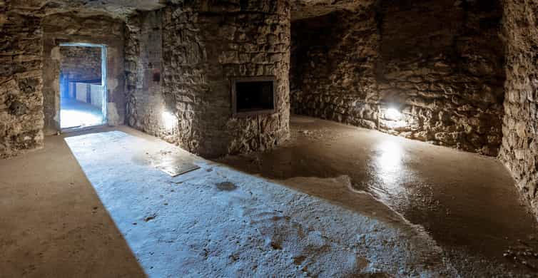 Budapest: The WWII Siege of Buda Castle & Bomb Shelter Tour - Starting at De la Motte-B.-Palace