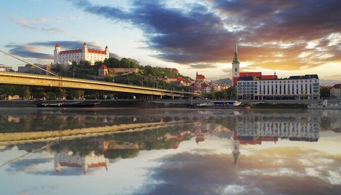 Budapest to Bratislava Costumizable Private Day tour with lunch - Key points at a glance