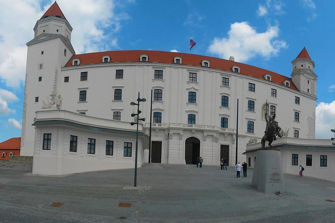 Budapest to Bratislava Costumizable Private Day tour with lunch - What lunch adds, and where it falls short