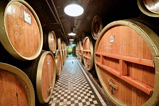 Budapest Tuk Tuk Tour with House of the Unicum Distillery Visit - Thermal baths and the Jewish Quarter