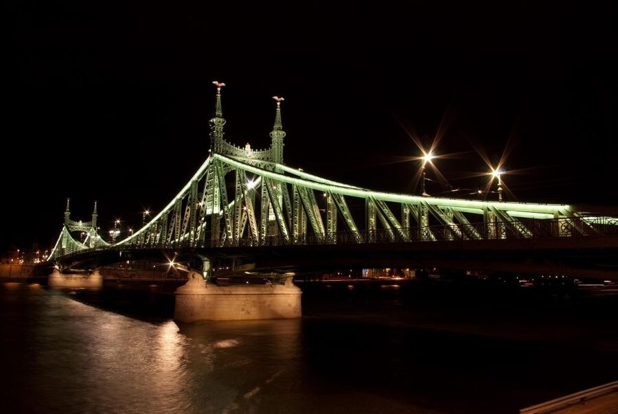 Budapest: Unlimited Prosecco and Wine Sightseeing Cruise - What the $41 price really buys you