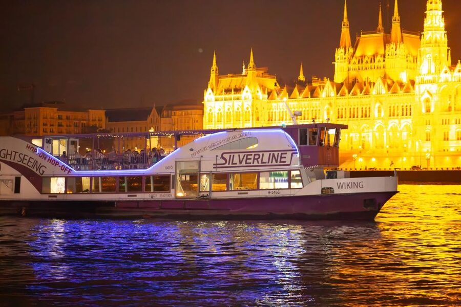 Budapest: Unlimited Prosecco and Wine Sightseeing Cruise - Daylight, sunset, or night?
