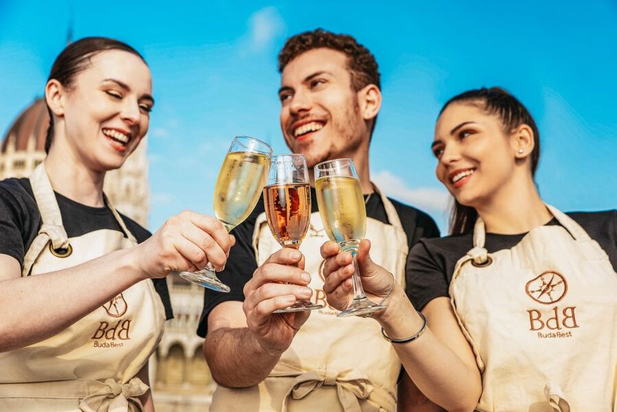 Budapest: Unlimited Prosecco, Beer and Aperol Spritz Cruise - Comfort, boarding, and practical details