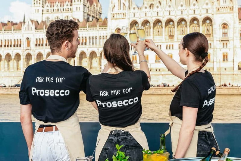 Budapest: Unlimited Prosecco, Beer and Aperol Spritz Cruise - Budapest Parliament and the Danube panorama