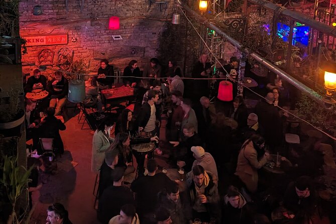 Budapest Vibe: Ruin Bars, Street Art and Culture Tour - Szimpla Kert, Budapest’s famous oddball bar