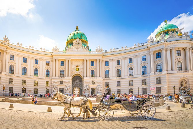 Budapest-Vienna private transfer with a luxury van - Key points at a glance